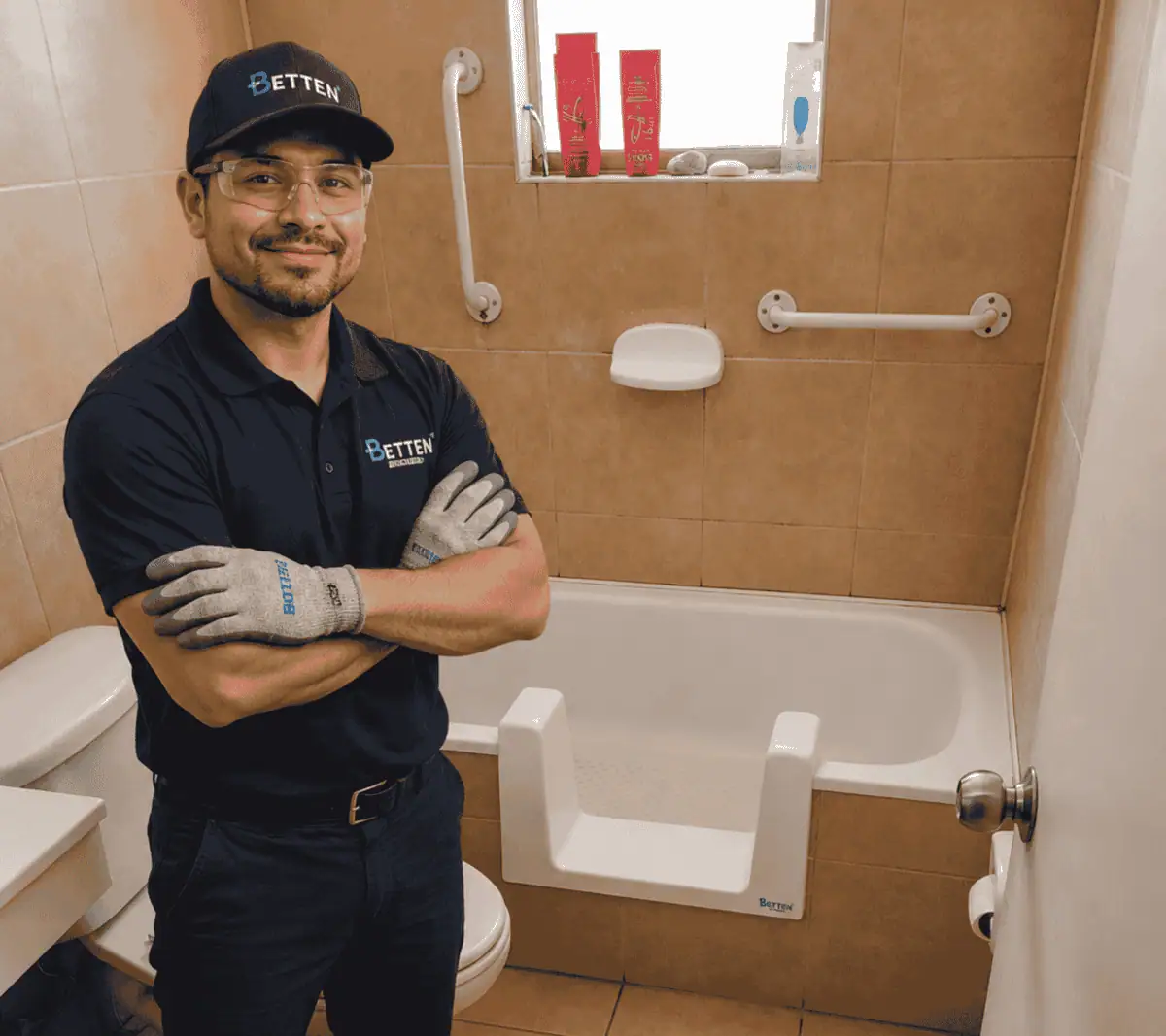Instalador certificado realizando adaptación de tina Simplycut
